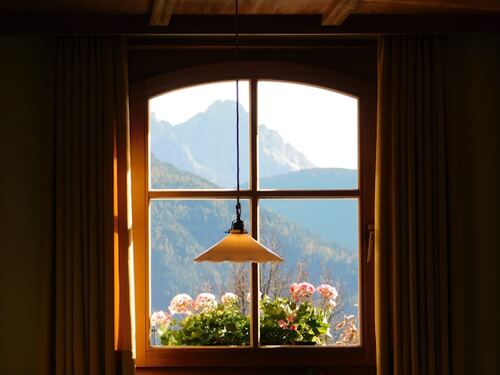 Enhance Your Home’s Comfort: The Importance of Expert Window Covering Installation 